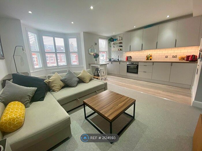 2 Bedroom Flat To Rent In Streatham, London, SW16