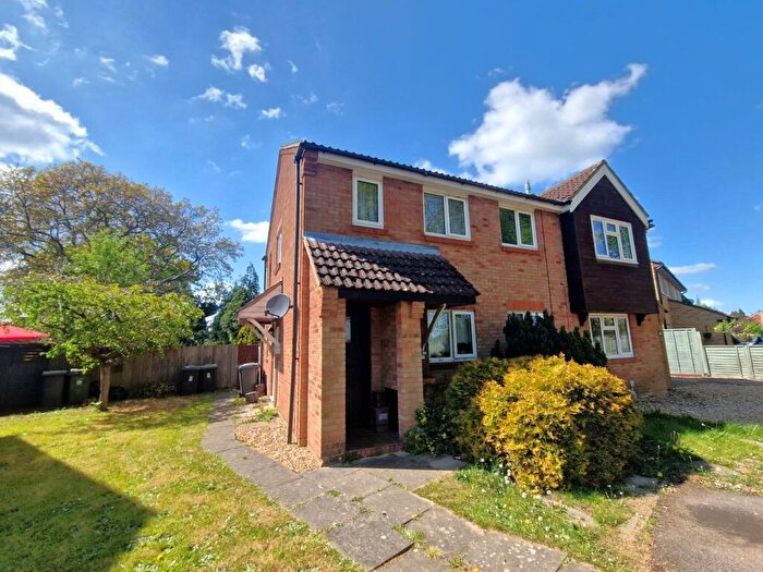 1 Bedroom Maisonette For Sale In Orchard Close, Biggleswade, SG18