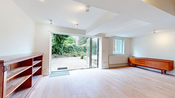4 Bedroom Flat To Rent In Oval Road, Regents Park, NW1