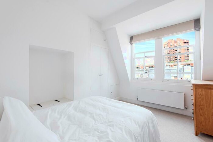 3 Bedroom Flat To Rent In Cremorne Road Chelsea, SW10