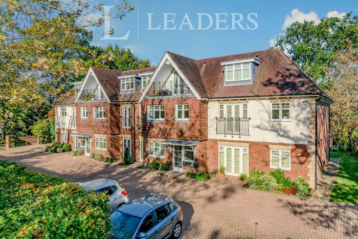 2 Bedroom Apartment To Rent In Gales Drive, Three Bridges, RH10