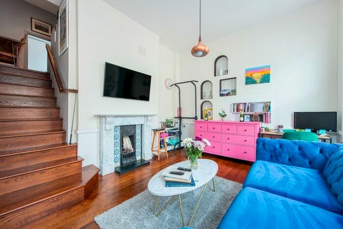 2 Bedroom Flat To Rent In Harrington Gardens, London, SW7