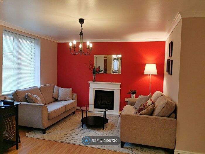 2 Bedroom Flat To Rent In Langsett Road, Sheffield, S6