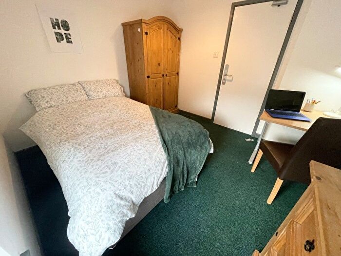 6 Bedroom Flat To Rent In Francis Street, Swansea, SA1