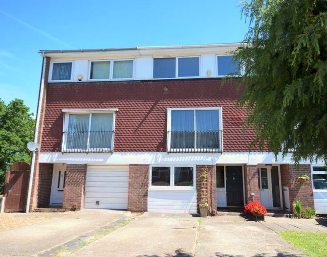 4 Bedroom Town House To Rent In Broadheath Drive Chislehurst, BR7