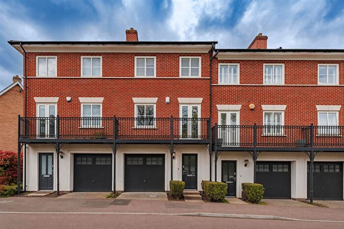 3 Bedroom Town House For Sale In Mowbray Close, Epping, CM16