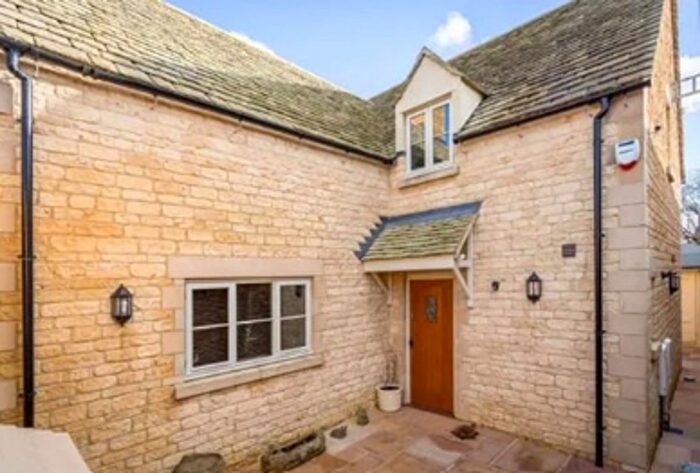 2 Bedroom Detached House For Sale In Union Street, Stow On The Wold, GL54