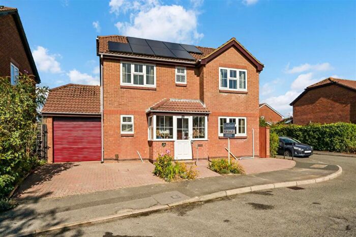 4 Bedroom Detached House For Sale In Hollybrook Gardens, Locks Heath, SO31
