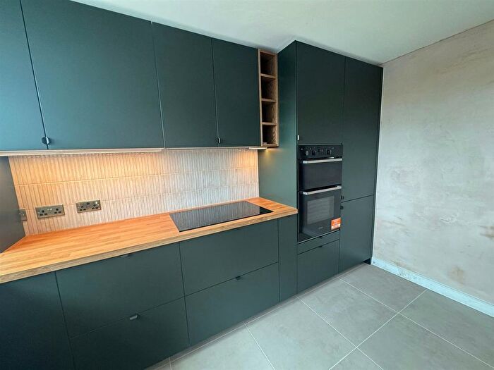 2 Bedroom Flat To Rent In Forest View Road, London, E17