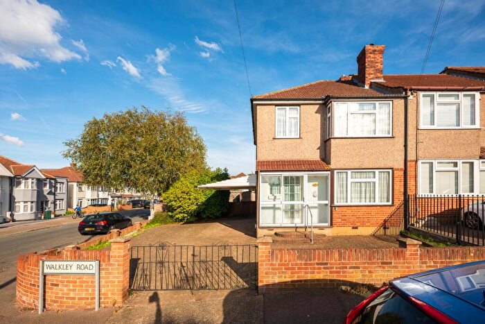 3 Bedroom End Of Terrace House For Sale In Walkley Road, West Dartford, DA1