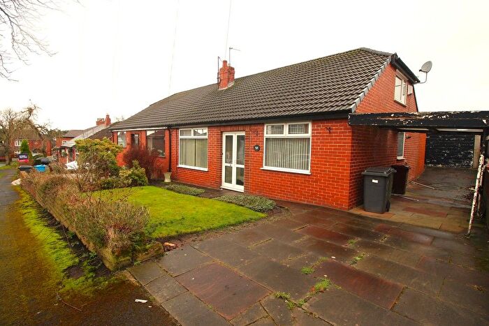 3 Bedroom Bungalow To Rent In To Rent: Semi-Detached Converted Bungalow, Fairfields, OL8