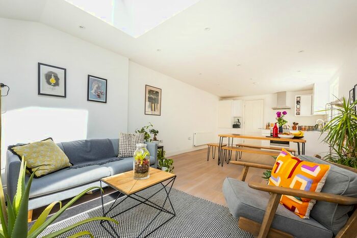 2 Bedroom Flat To Rent In Sisters Avenue, London, SW11
