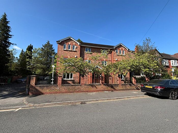 2 Bedroom Flat To Rent In Central Road, West Didsbury, M20