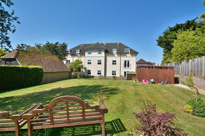 2 Bedroom Apartment For Sale In Barnhouse Close, Pulborough, West Sussex, RH20