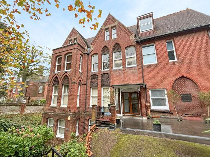 3 Bedroom Flat To Rent In St. Johns Road, Eastbourne, BN20