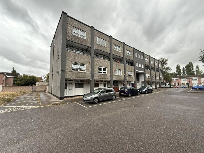 2 Bedroom Flat To Rent In Darvills Lane, Slough, SL1