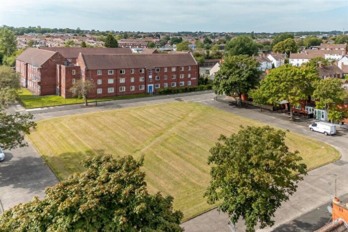 3 Bedroom Flat For Sale In Park Avenue, Gosforth, Newcastle Upon Tyne, NE13