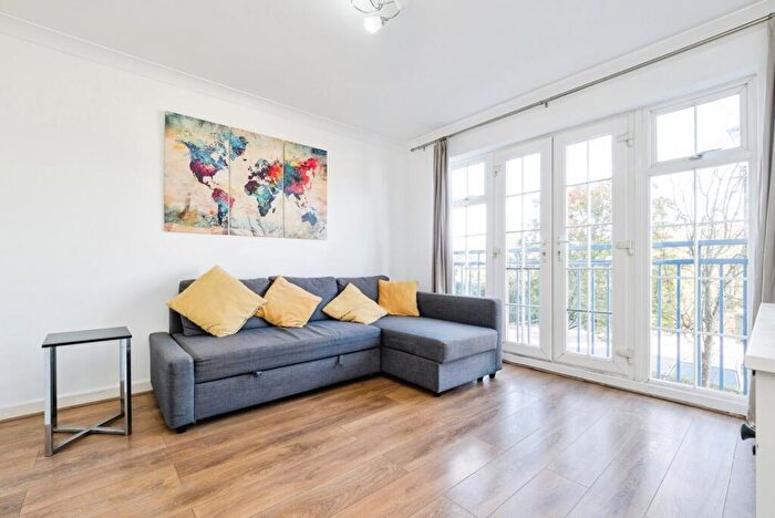 2 Bedroom Flat For Sale In Queensberry Place, Manor Park, London, E12