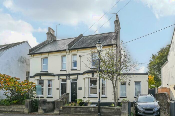 3 Bedroom House For Sale In Church Street, Henfield, BN5