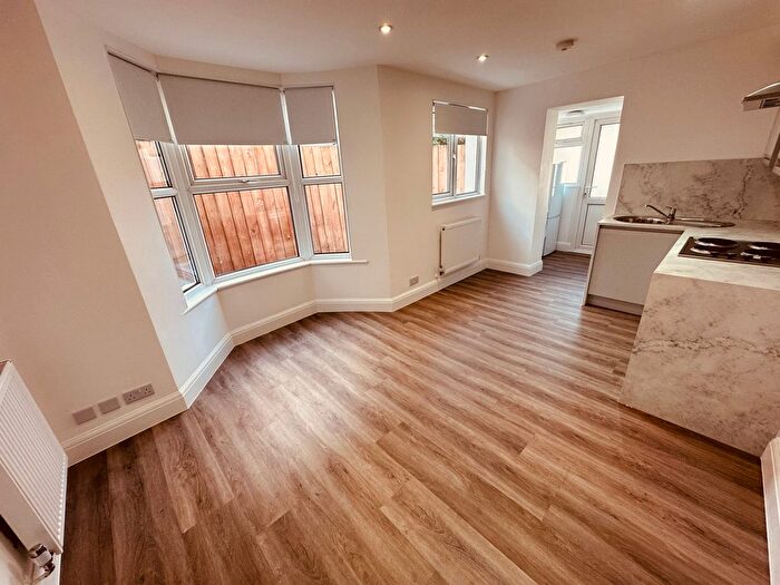 Studio To Rent In Harringay Road, London, N15