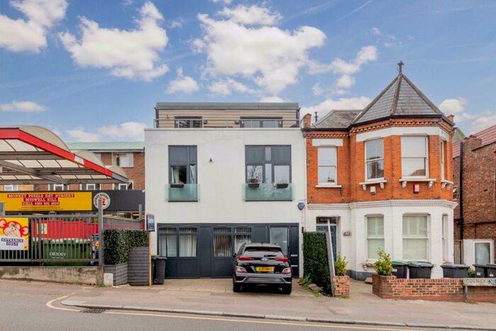 3 Bedroom Flat To Rent In Colney Hatch Lane, London, N10