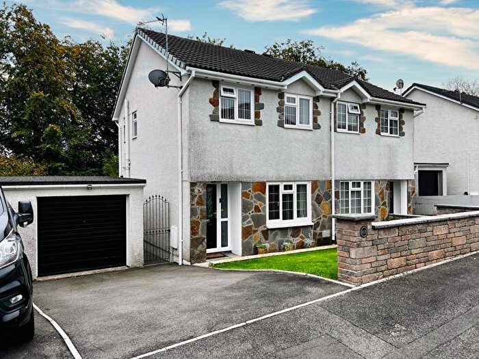 3 Bedroom Semi-detached House For Sale In Ty Gwyn Drive, Bridgend, CF31