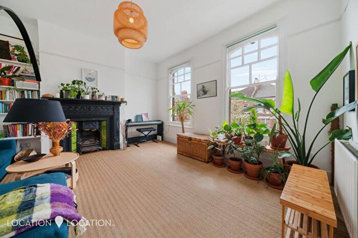 2 Bedroom Flat To Rent In Durley Road, London, N16