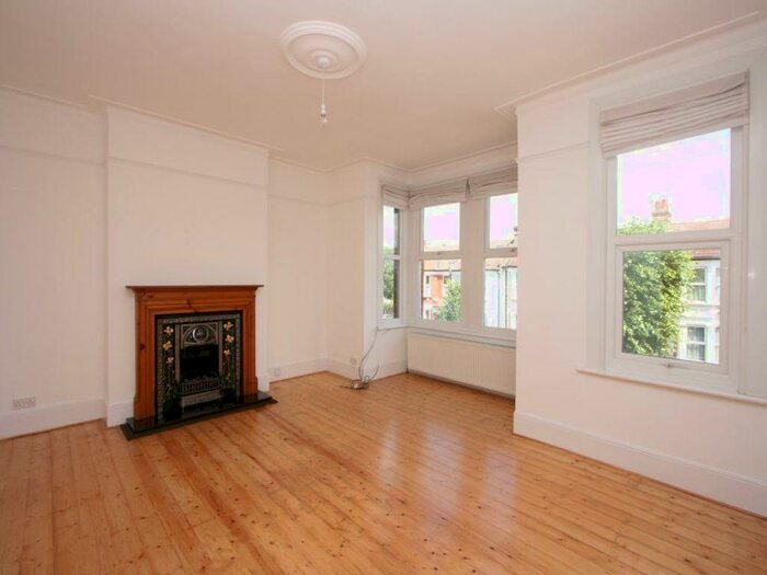 1 Bedroom Flat To Rent In York Road, Bounds Green, N11