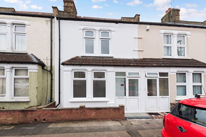 3 Bedroom Terraced House For Sale In Warwick Road, Welling, DA16