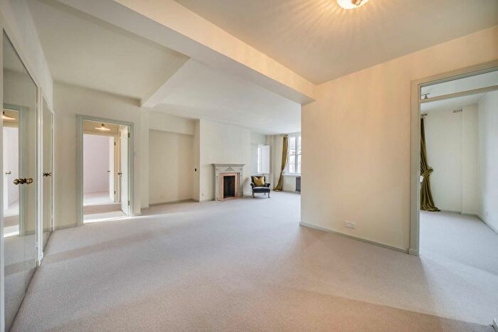 2 Bedroom Flat To Rent In Whiteheads Grove, Chelsea, SW3