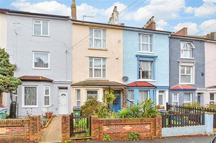 3 Bedroom Terraced House For Sale In Coolinge Road, Folkestone, Kent, CT20