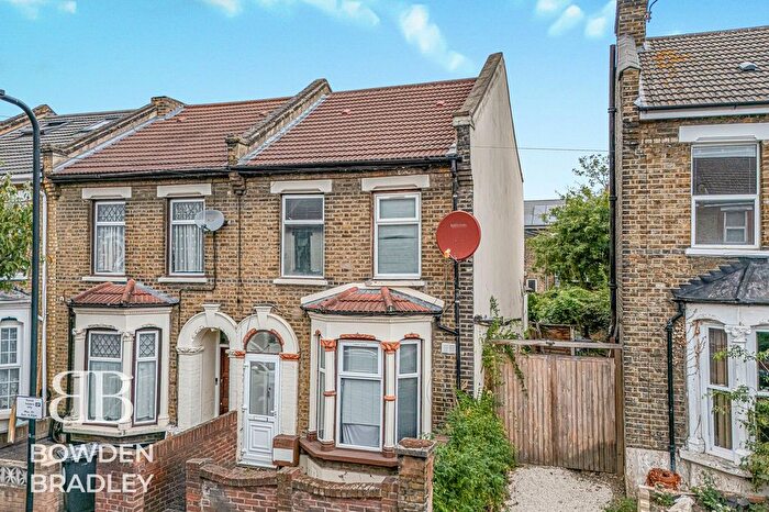 3 Bedroom Semi Detached House For Sale In Leslie Road, London, E11