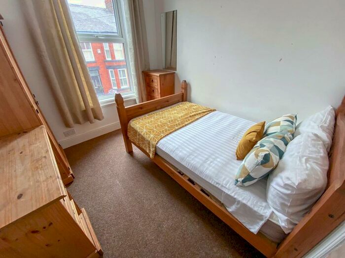 5 Bedroom House To Rent In Oakbank Road, L18