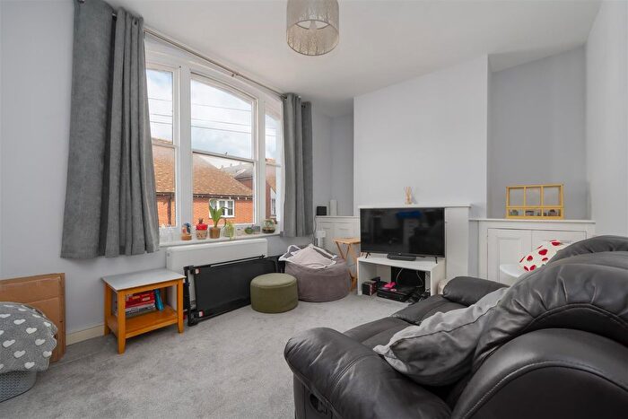 1 Bedroom Flat To Rent In Dover Street, Canterbury, CT1