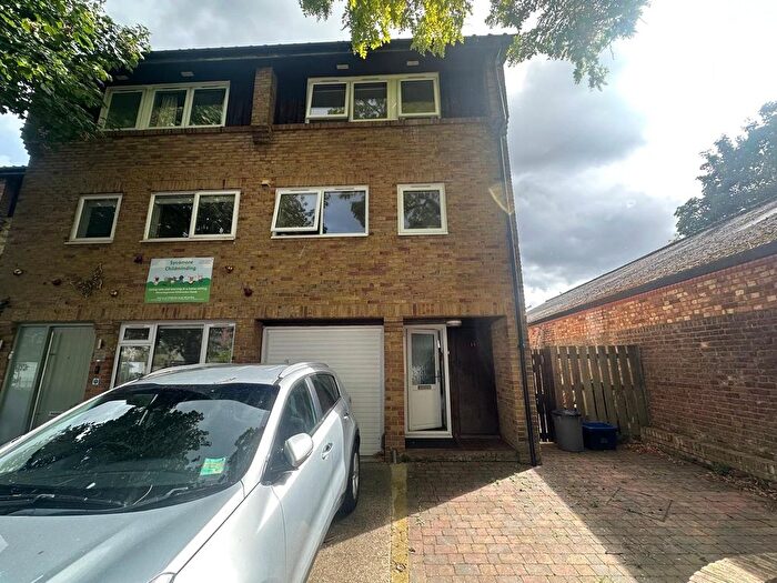 3 Bedroom End Of Terrace House To Rent In Station Yard, Twickenham, TW1
