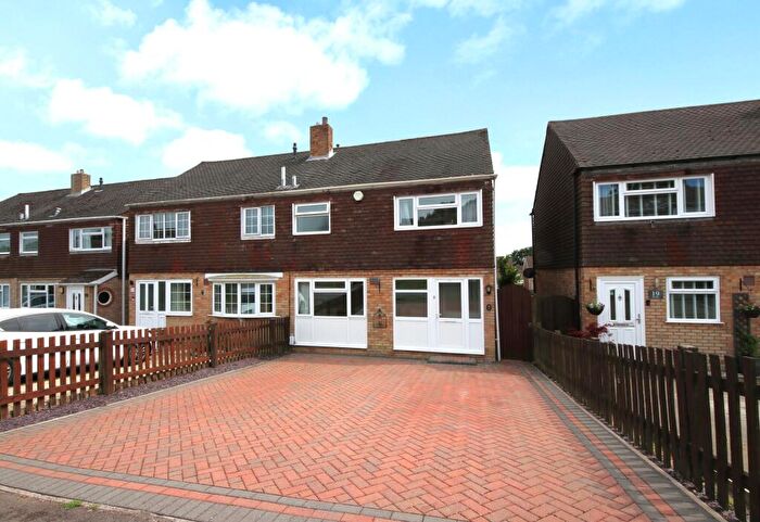 3 Bedroom Semi Detached House For Sale In Reeves Way, Bursledon, SO31