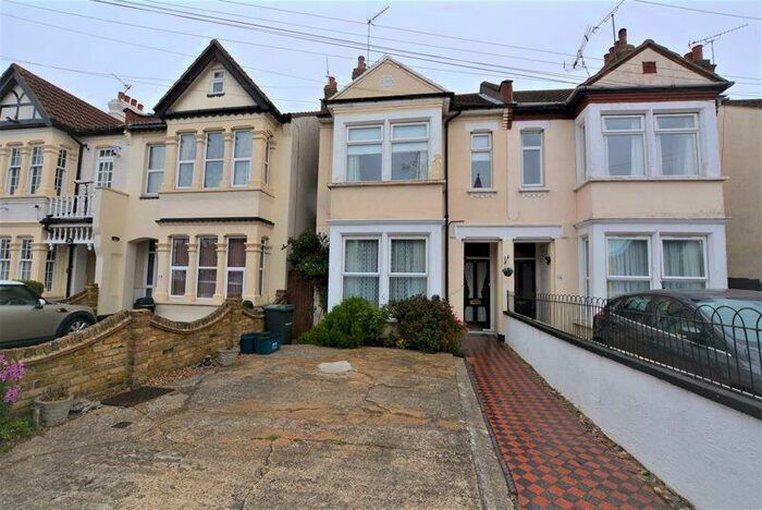 2 Bedroom Flat To Rent In Belle Vue Avenue, Southend-On-Sea, SS1