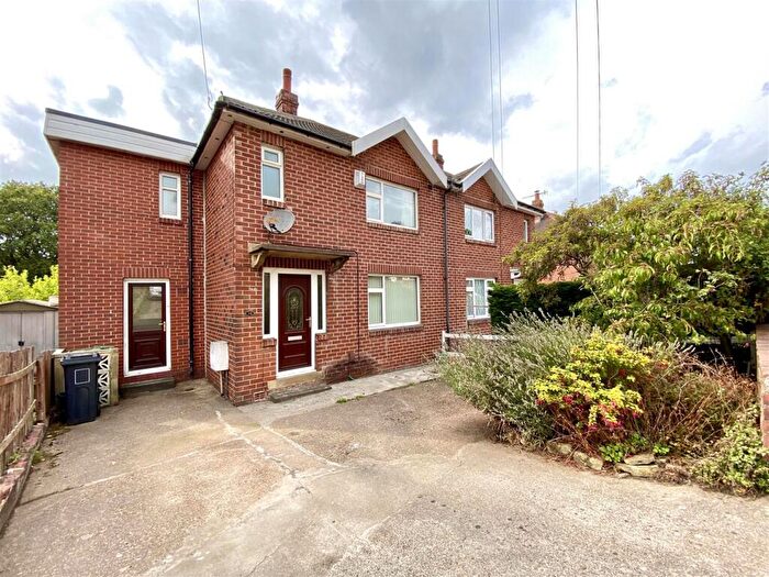 3 Bedroom Semi-Detached House For Sale In Hangingstone Road, Berry Brow, Huddersfield, HD4