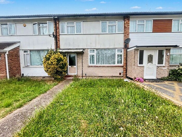 3 Bedroom Terraced House To Rent In Parlaunt Road, Slough, SL3