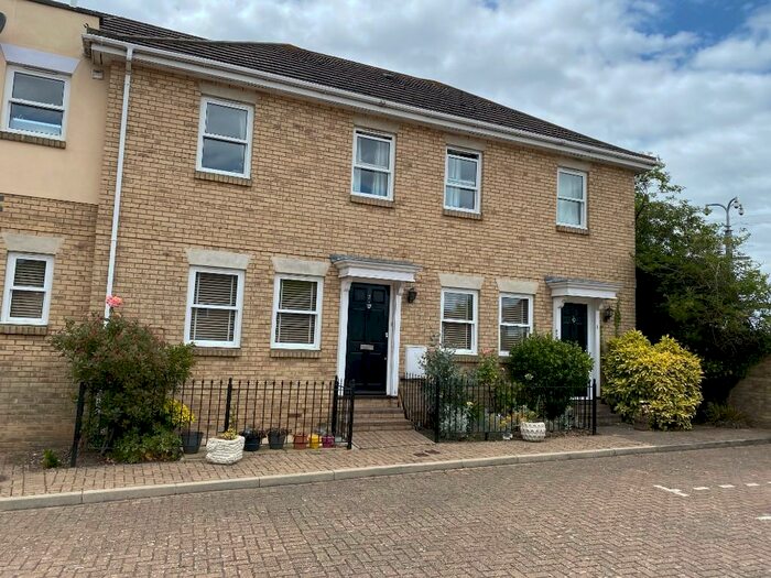 2 Bedroom Apartment To Rent In Station Approach, Hockley, Essex, SS5
