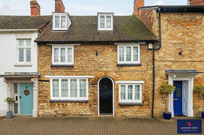 4 Bedroom Terraced House For Sale In High Street, Olney, MK46