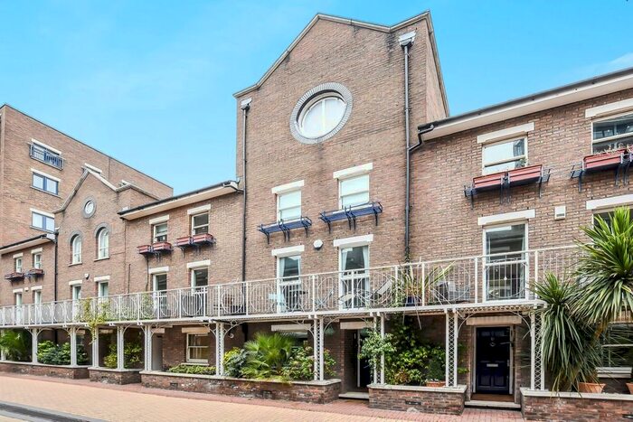 5 Bedroom Flat To Rent In Cinnamon Row, London, SW11