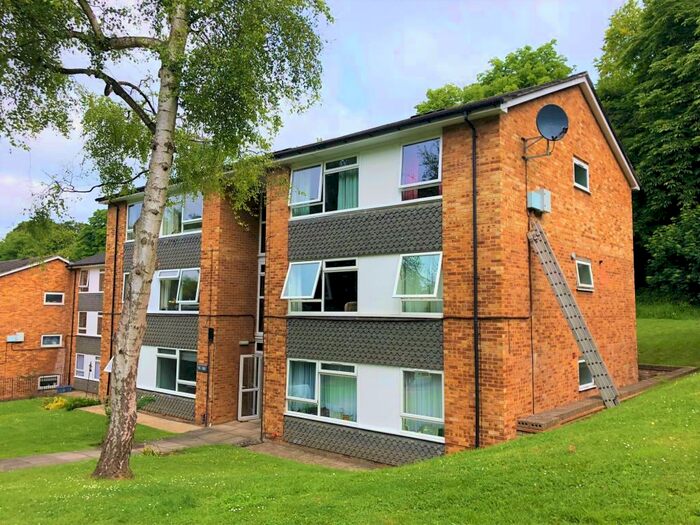 2 Bedroom Apartment To Rent In Hillside Road, Whyteleafe, Surrey, CR3