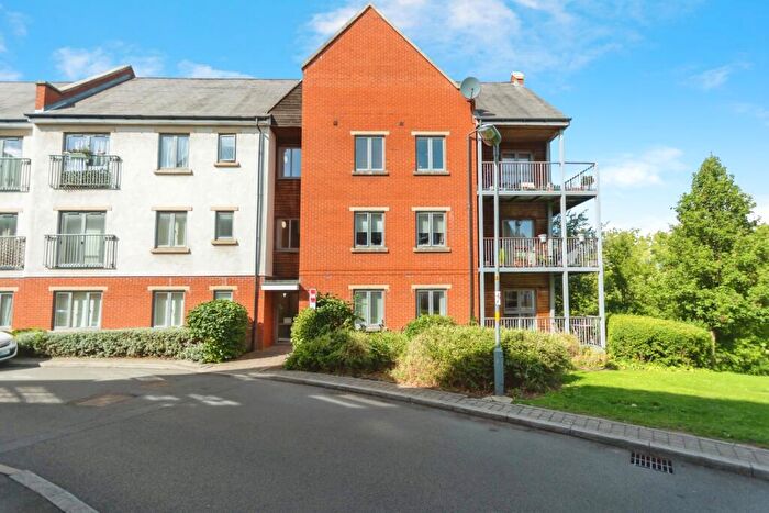 2 Bedroom Flat For Sale In Shorters Avenue, Birmingham, West Midlands, B14