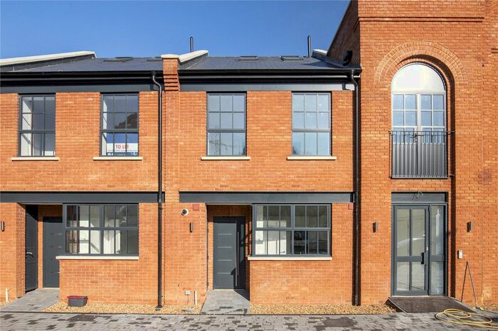 3 Bedroom Detached House To Rent In Station Road, Wimbledon, SW19