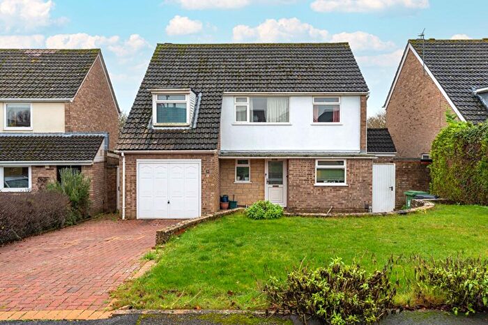 4 Bedroom Detached House For Sale In Cranbrook Drive, Kennington, OX1