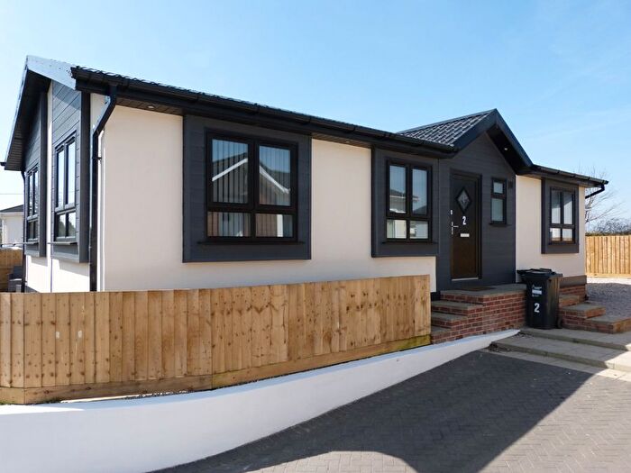 2 Bedroom Mobile/park Home For Sale In Manor Park, Penwithick, PL26