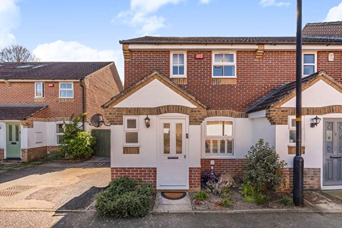 3 Bedroom End Of Terrace House For Sale In Abbotswood Road, East Dulwich, SE22