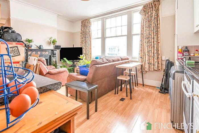 2 Bedroom Flat To Rent In Ballards Lane, London, N3