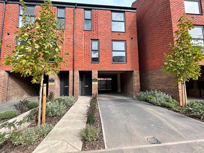 3 Bedroom Property To Rent In Oakwood Drive, Nottingham, NG2